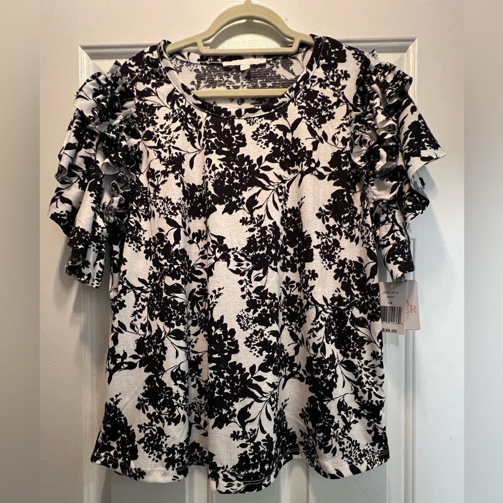 NWT- Stella & Ginger short puffy sleeves,  round neck in size 1X.